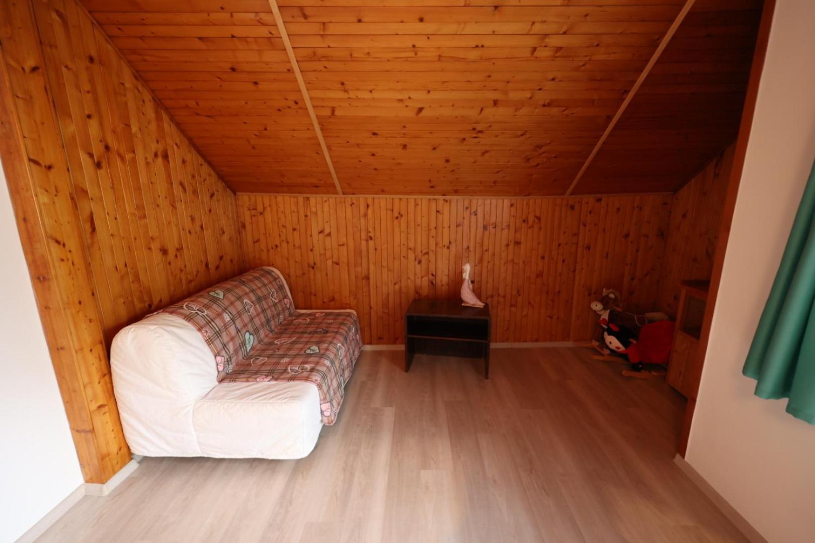 Hrda Ves - Dum U Slunce Holiday home *